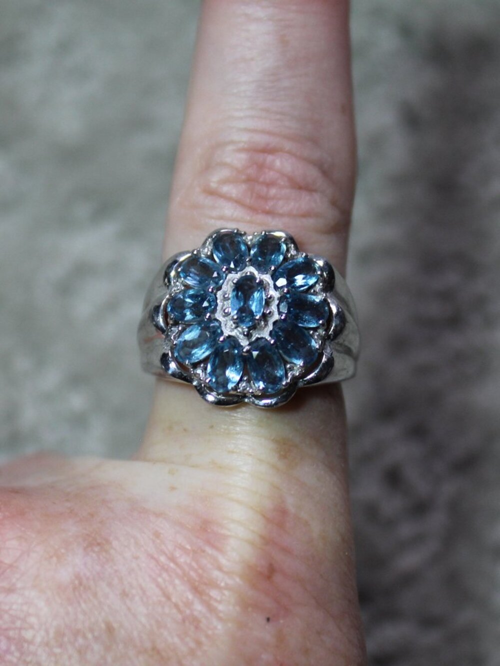 925 Sterling Silver Oval Cut Blue Topaz Stones in a Floral Cluster Ring Sz 7